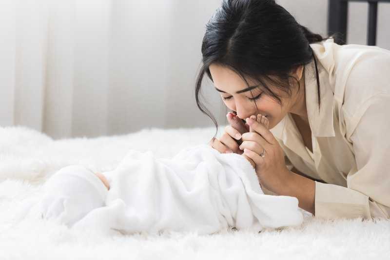 Hướng dẫn chăm sóc mẹ và bé sau sinh an toàn