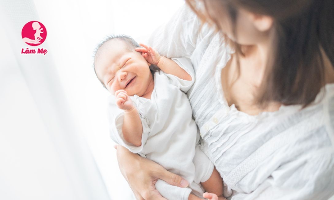Hiện tượng trẻ sơ sinh rùng mình: Khi nào là bình thường, khi nào cần lo lắng?