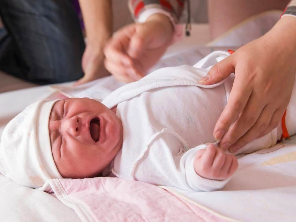 10 Điều kiêng kỵ khi chăm sóc trẻ sơ sinh mẹ cần biết