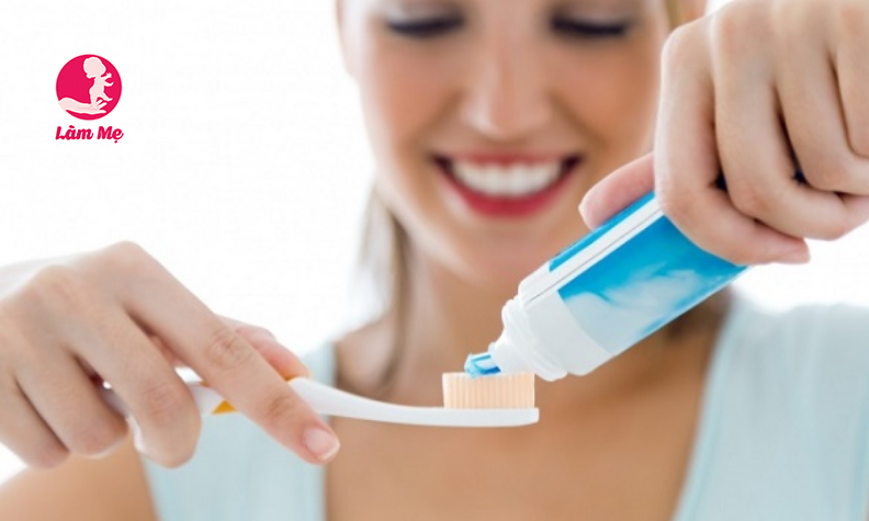 Sau sinh bao lâu thì được đánh răng? Mẹ cần lưu ý gì?