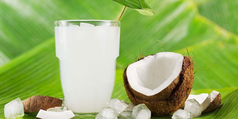 Uống nước dừa giúp trẻ sơ sinh trắng hồng - Có thật không?